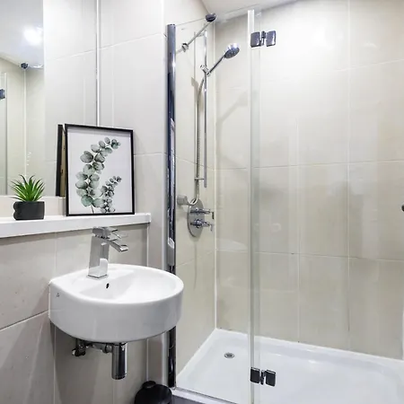 Apartment Bullring Lux Suite- Netflix-free Parking-sleeps 6 Birmingham