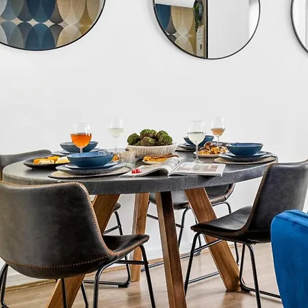 Bullring Lux Suite- Netflix-free Parking-sleeps 6 Apartment *
