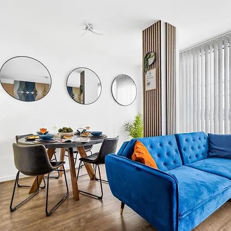 Apartment Bullring Lux Suite- Netflix-free Parking-sleeps 6