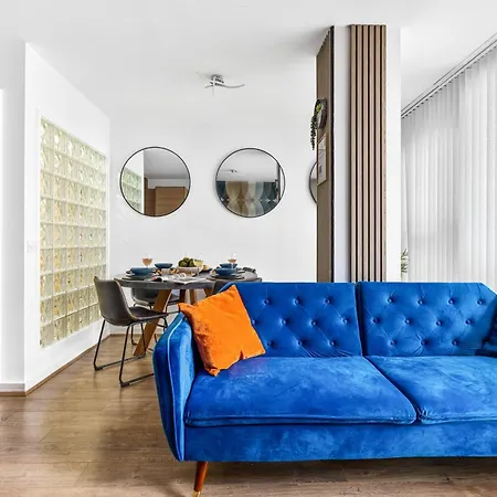 Bullring Lux Suite- Netflix-free Parking-sleeps 6 *